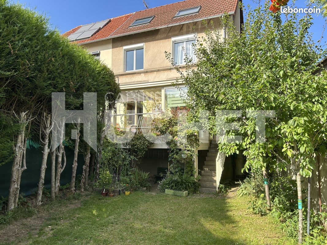 Casa de 3 dormitorios en Caen, France No. 360699