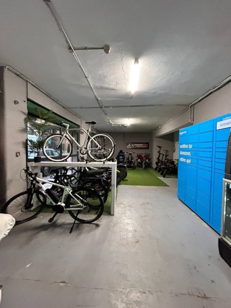 3 rooms Commercial property in Rome, Italy No. 69769