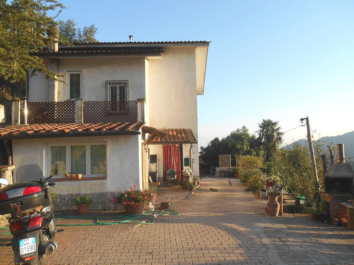 2 bedrooms House in Pescia, Italy No. 218