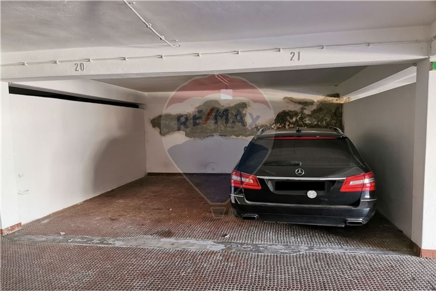  مرآب في Albufeira, Portugal 30متر مربع رقم 32643