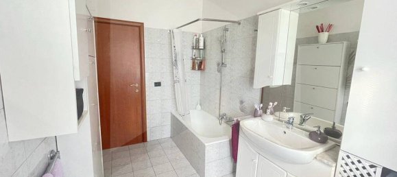 3 rooms Apartment in Rome, Italy No. 34084 23