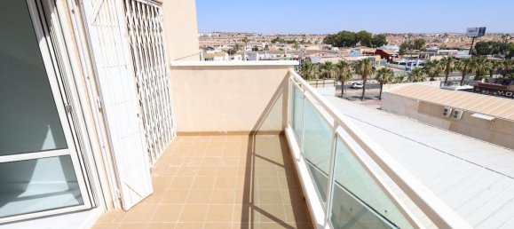 2 dormitorios ático en venta en Cabo Roig, Alicante, Comunidad Valenciana, Spain № 368258 10