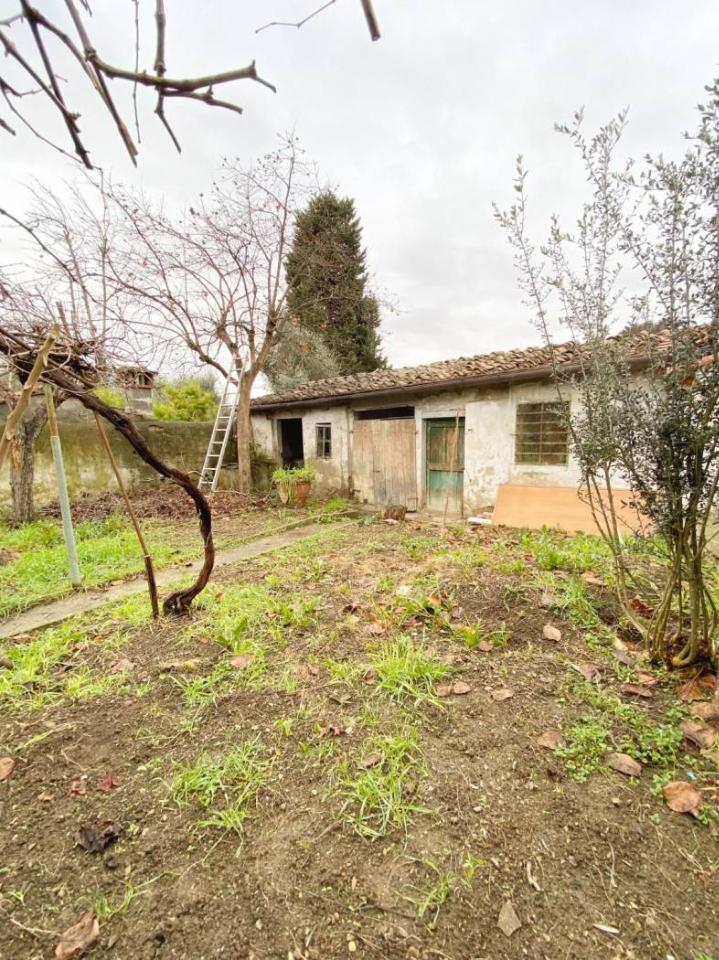 4 rooms Apartment in Florence, Italy No. 155399