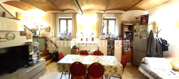 2 bedrooms Apartment in Florence, Italy No. 14406 2