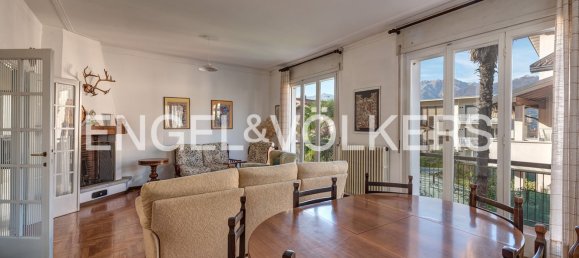 Casa de 7 habitaciónes en Colico, Italy No. 64741 3