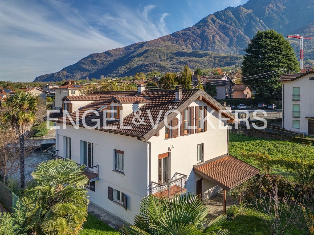 Casa de 7 habitaciónes en Colico, Italy No. 64741