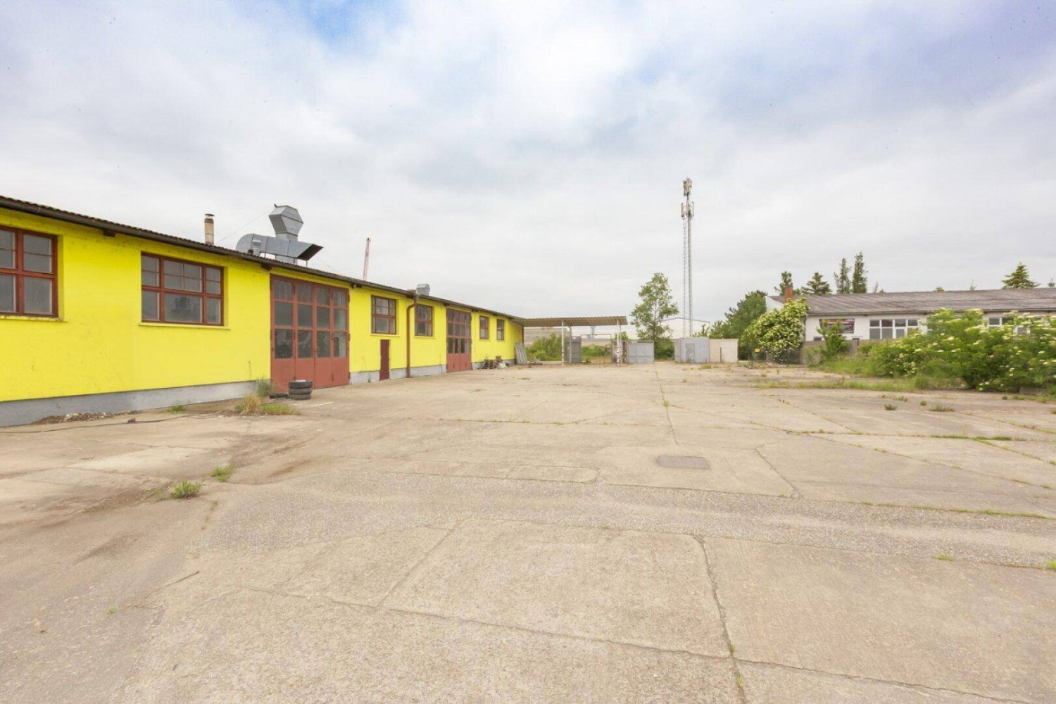 1100m² Warehouse in Hagenbrunn, Austria No. 178403