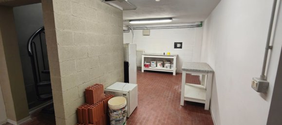 Oficina en Montevarchi, Italy 400 m² No. 229161 36