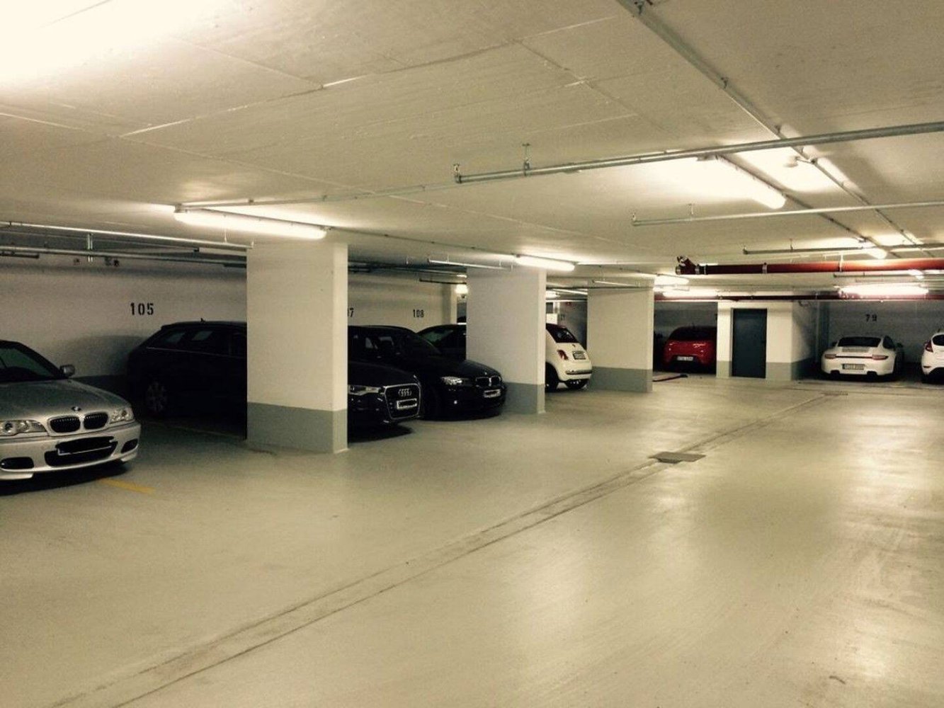  Parking in Munich, Germany No. 333995