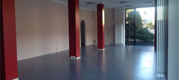 2-salle Propriété commerciale à Legnano, Italy No. 167054 5