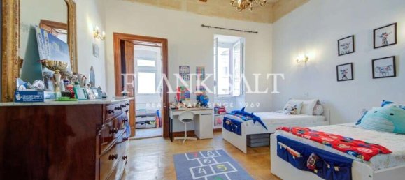 3 bedrooms Townhouse in Sliema, Malta No. 8279 18