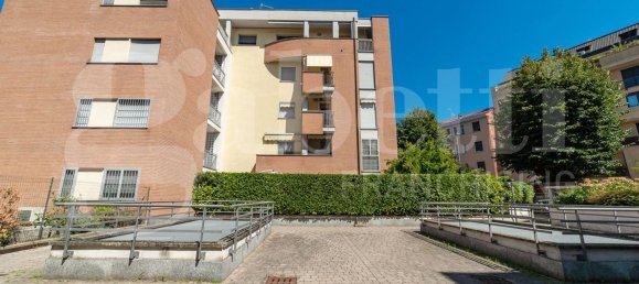 3 rooms Apartment in Rozzano, Italy No. 290621 6