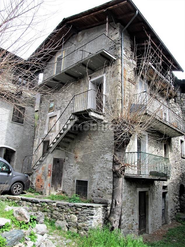 Casa de 4 dormitorios en Sondrio, Italy No. 170448