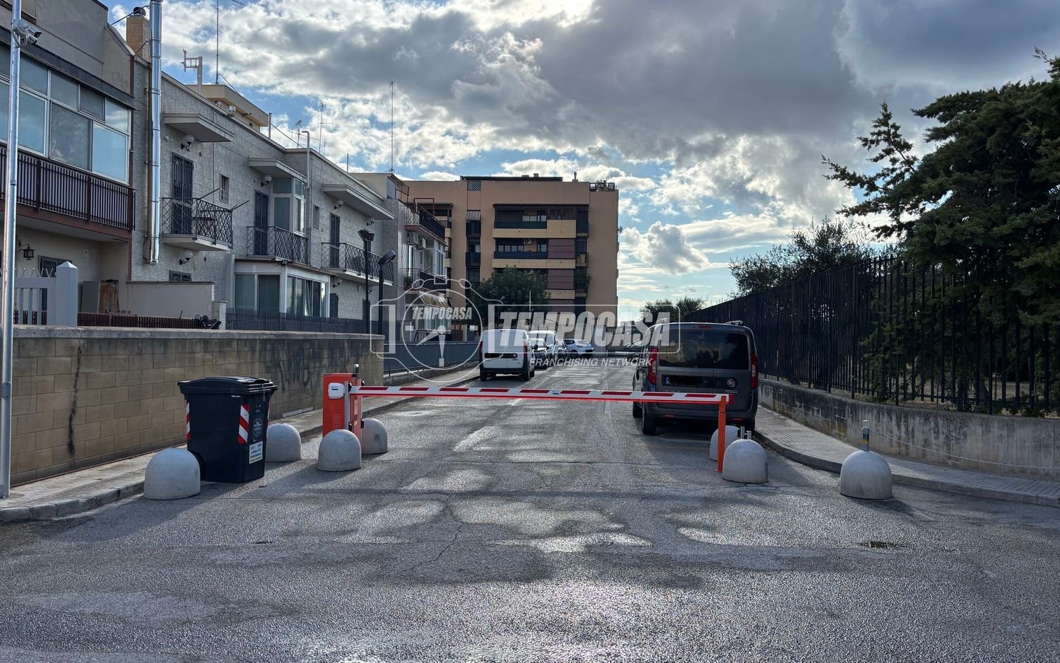  Garage in Bari, Italy No. 297460