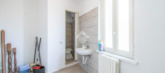 4 rooms House in Contigliano, Italy No. 231015 13