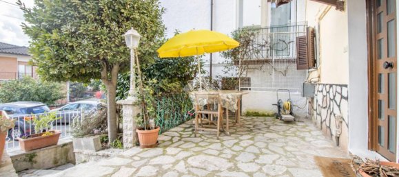 4 rooms House in Contigliano, Italy No. 231015 2