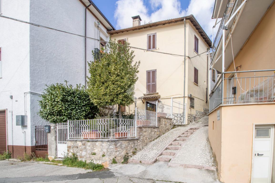 4 rooms House in Contigliano, Italy No. 231015