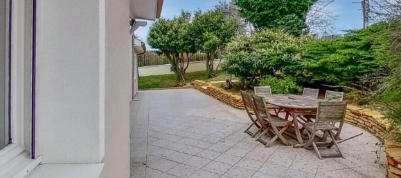 5 bedrooms House in Rhone, France No. 337910 5