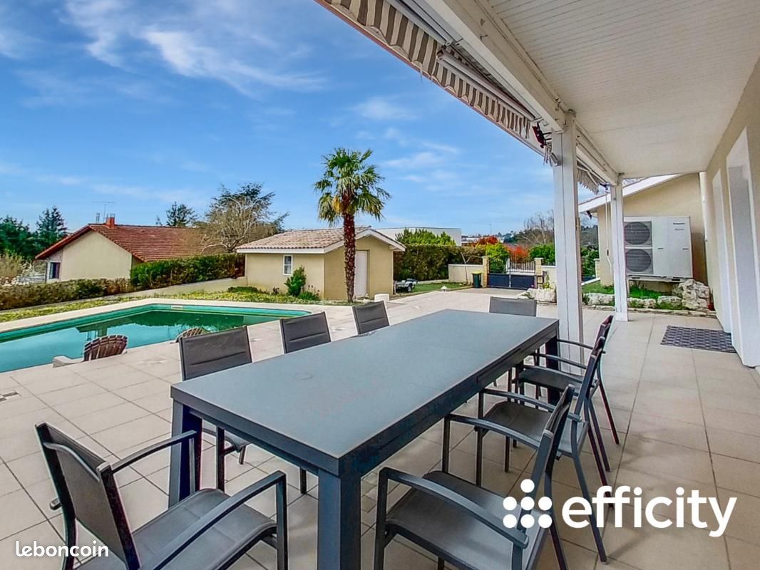 5 bedrooms House in Rhone, France No. 337910