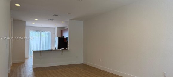 3 dormitorios dúplex en alquiler en Miami, Miami-Dade, Florida, USA № 615245 30