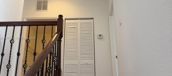 3 dormitorios dúplex en alquiler en Miami, Miami-Dade, Florida, USA № 615245 11