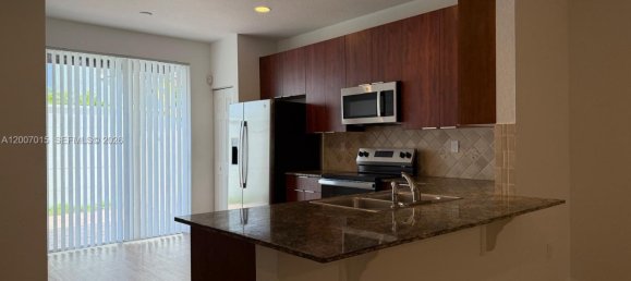 3 dormitorios dúplex en alquiler en Miami, Miami-Dade, Florida, USA № 615245 28