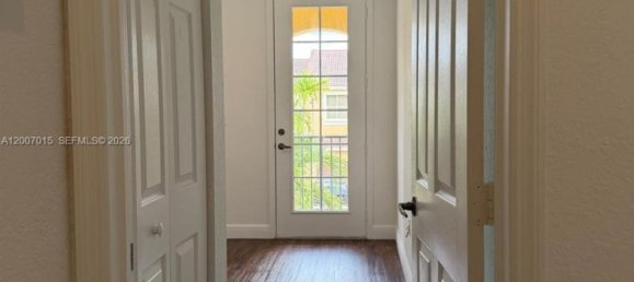 3 dormitorios dúplex en alquiler en Miami, Miami-Dade, Florida, USA № 615245 2