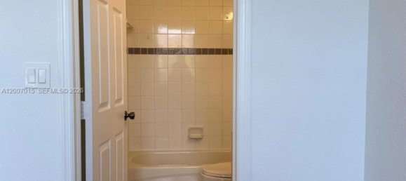3 dormitorios dúplex en alquiler en Miami, Miami-Dade, Florida, USA № 615245 6
