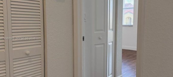 3 dormitorios dúplex en alquiler en Miami, Miami-Dade, Florida, USA № 615245 9