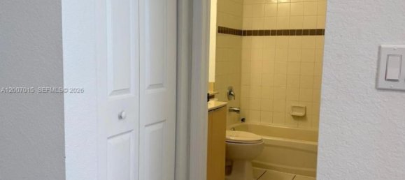 3 dormitorios dúplex en alquiler en Miami, Miami-Dade, Florida, USA № 615245 20