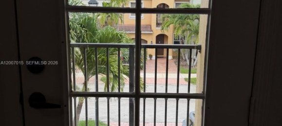 3 dormitorios dúplex en alquiler en Miami, Miami-Dade, Florida, USA № 615245 3