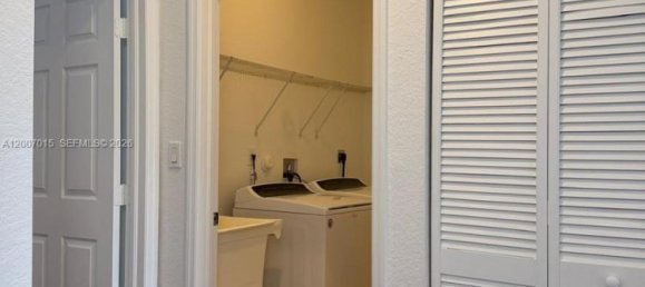 3 dormitorios dúplex en alquiler en Miami, Miami-Dade, Florida, USA № 615245 10