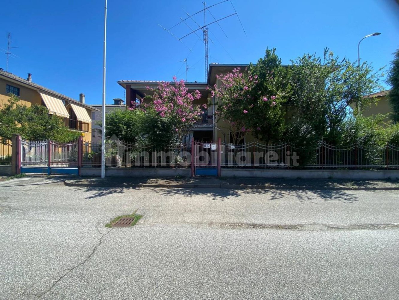 3 bedrooms Villa in Pavia, Italy No. 263527