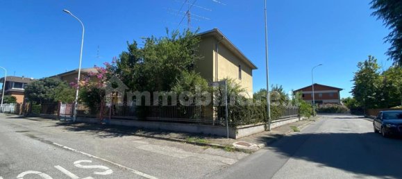 3 bedrooms Villa in Pavia, Italy No. 263527 2