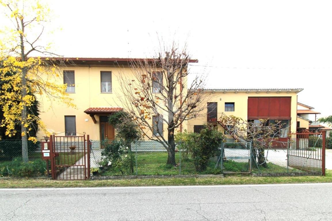 2 bedrooms House in Forlì, Italy No. 24758