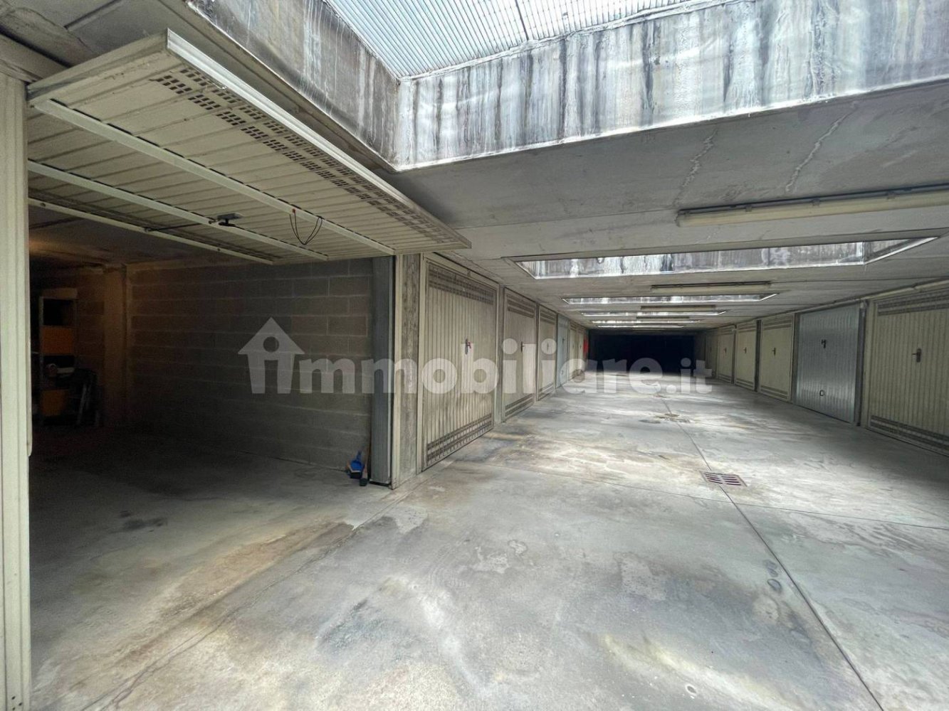 25m² Garage in Villa Cortese, Italy No. 137727