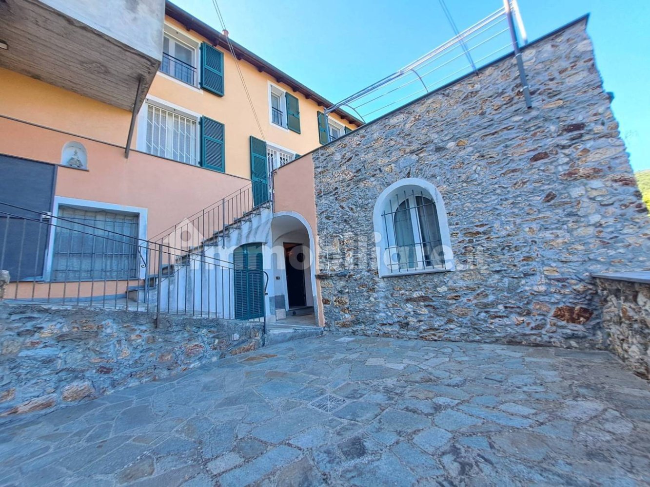 Дом с 2 спальнями в Вецци Портио, Италия № 260818