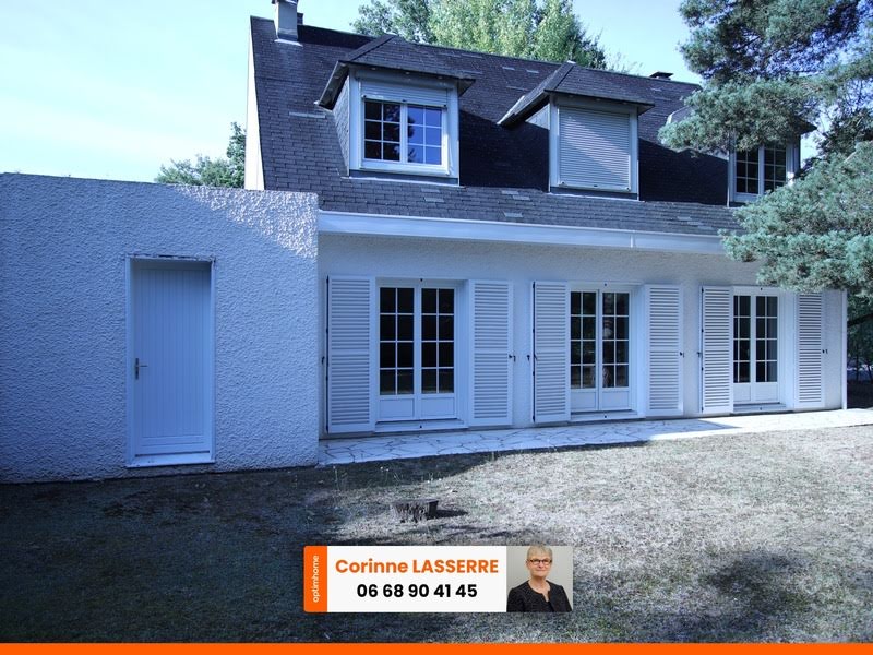 Casa de 4 dormitorios en Orleans, France No. 238890