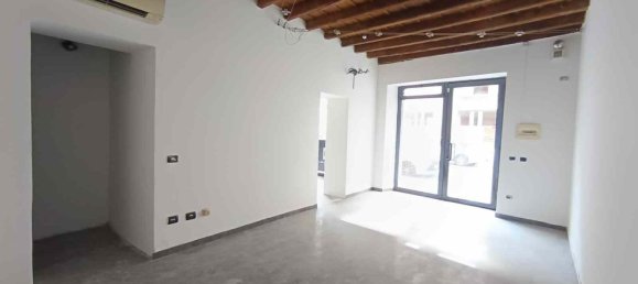 85m² Commercial property in Lodi, Italy No. 364595 3