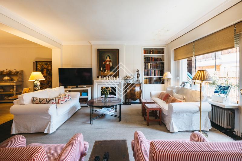 4 bedrooms Apartment in Madrid, Spain No. 170462