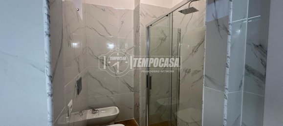 2-salle Appartement à Cologno Monzese, Italy No. 268868 8