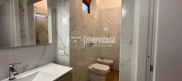 2-salle Appartement à Cologno Monzese, Italy No. 268868 9