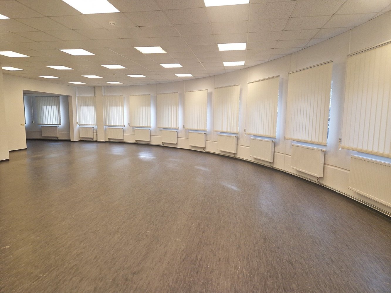 52 rooms Building in Mittelsachsen, Germany No. 141025