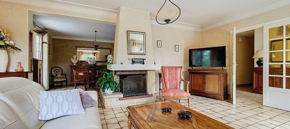 4 bedrooms House in Yzernay, France No. 357832 2