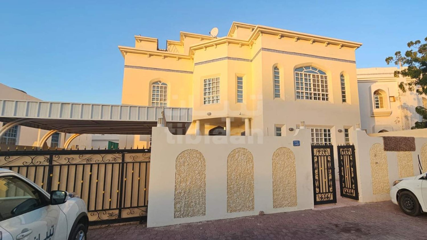 Вилла с 8 спальнями в Маскат, Оман № 144