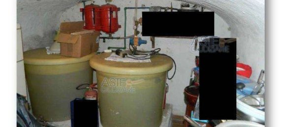 6 rooms Apartment in Seravezza, Italy No. 258690 2