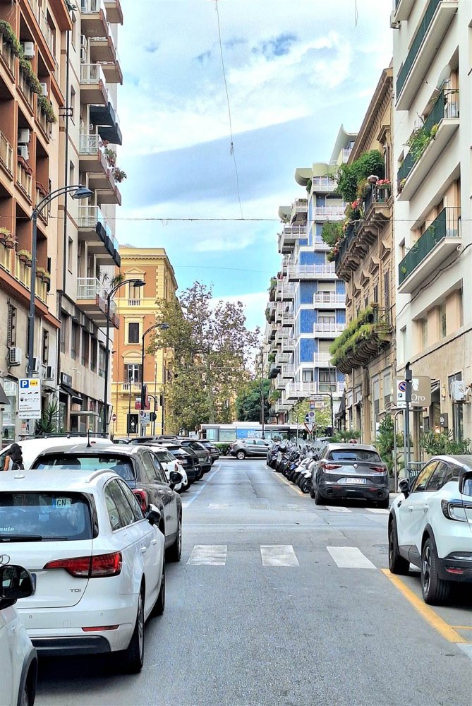 5 rooms Commercial property in Palermo, Italy No. 344459