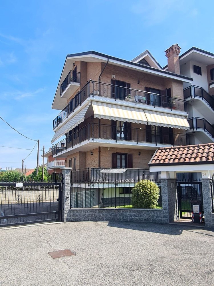 Apartamento de 7 dormitorios en Volpiano, Italy No. 373597