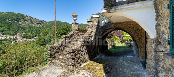 5 bedrooms Villa in Savignone, Italy No. 302356 9