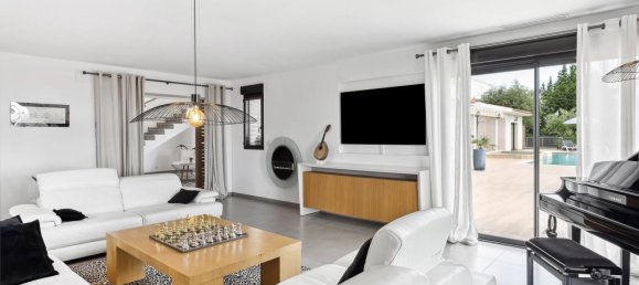 4 bedrooms Villa in Chateauneuf-Grasse, France No. 665 3